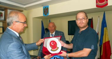 Stire din Politică-Administrație : Reprezentanți ai Prefecturii din Edirne, oaspeți ai liderilor UDTR