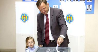 Stire din Actualitate : Republica Moldova: Pro-europeanul  Andrei Năstase, noul primar al Chișinăului