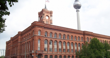 Stire din Actualitate : Responsabil  din Primăria Berlin, demis pentru legături cu Stasi