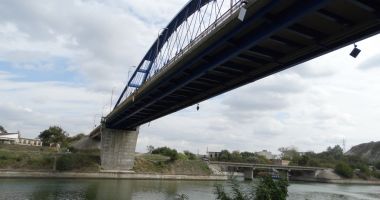 Stire din Social : Restricții de circulație pentru 11 luni pe podul de la Murfatlar, peste canalul Dunăre – Marea Neagră