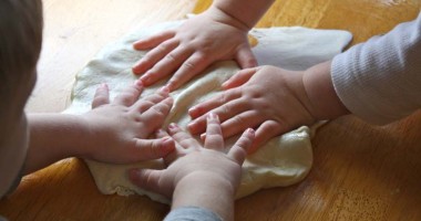 Stire din Diverse : Rețete pentru pici: Prăjitură cu iaurt