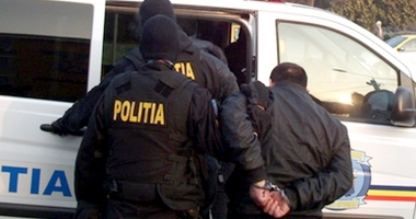 Stire din Eveniment : Norme noi de protecție pentru polițiștii din centrele de detenție. Vor beneficia de analize, vor avea măști și mănuși