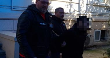 Stire din Eveniment : Bărbat de 26 de ani reținut de polițiști pentru că fura din autoturisme
