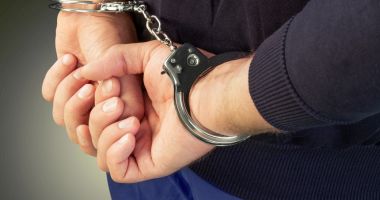 Stire din Eveniment : Un bărbat a fost arestat după ce a tras cu un pistol asupra soţiei sale