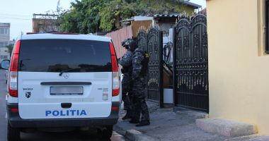 Stire din Eveniment : Scandal monstru în satul Lespezi. 13 indivizi au fost reținuți!