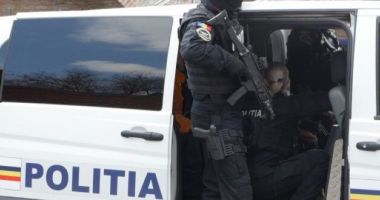 Stire din Eveniment : Persoane reținute pentru constituirea unui grup infracțional care trafica droguri de mare risc