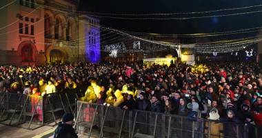 VIDEO. REVELION LA CONSTANȚA. MII DE PERSOANE AU SĂRBĂTORIT TRECEREA DINTRE ANI, ÎN PIAȚA OVIDIU - 2