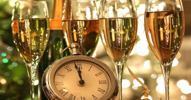 Stire din Economie : Cât costă Revelionul 2012?