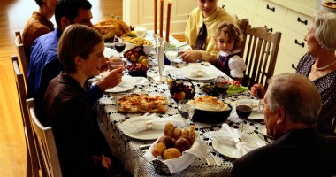 Stire din Social : Cât ne costă masa de Revelion