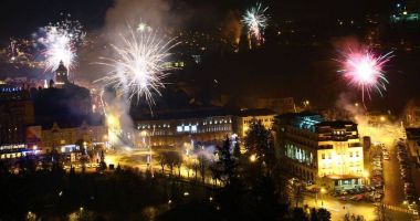 Stire din Social : Spectacol de muzică electronică, în Piața Sfatului din Brașov, pregătit de Primărie pentru Revelion