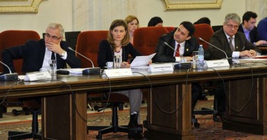 Stire din Politică-Administrație : Revizuirea Constituție: Arestarea preventivă, dispusă după punerea în mișcare a acțiunii penale