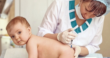 Stire din Sănătate : Revoltă împotriva vaccinării obligatorie a copiilor. "Cui îi este frică de părinții care gândesc?"