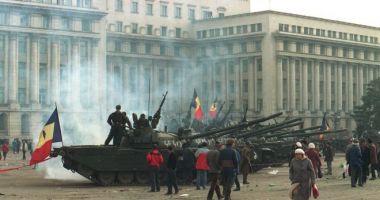 Stire din Eveniment : Constanţa. Marinarii militari participă la ceremoniile militare dedicate Revoluției din Decembrie 1989