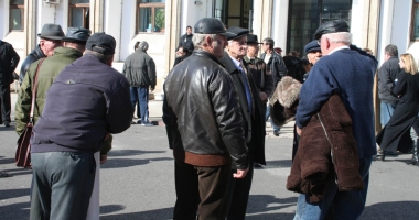 Stire din Social : De unde își pot ridica revoluționarii documentele de călătorie gratuite