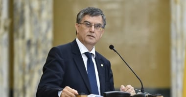 Stire din Cultură-Educație : "Rezultatele slabe au rădăcini în învățământul gimnazial"