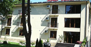 Stire din Diverse : Oferte speciale de sezon, la Hotel Rhodos din Eforie Nord