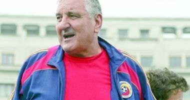 Stire din Eveniment : Rică Răducanu, jefuit în timp ce dormea