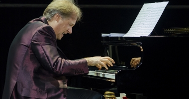 Stire din Cultură-Educație : Nu ratați întâlnirea cu un mare pianist!