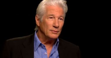 Stire din Actualitate : Actorul Richard Gere, critici dure la adresa preşedintelui Statelor Unite: „Trump distruge Constituţia americană”