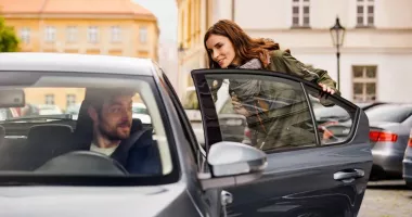 Stire din Eveniment : Patru şefi de firme de ride-sharing, cercetați pentru evaziune fiscală. Unul dintre ei ar fi pierdut banii la păcănele