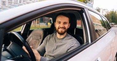 Stire din Eveniment : 49 de milioane de lei obţinuţi ilegal după ce au înfiinţat societăţi de tip ride-sharing și au angajat peste o mie de şoferi fără documente