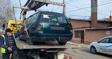 Stire din Social : MAŞINI RIDICATE LA CONSTANŢA. Anunţul Primăriei, vizavi de maşinile abandonate