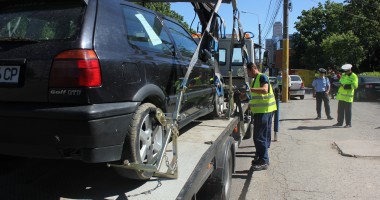 ATENȚIE! Polițiștii locali RIDICĂ MAȘINILE scoase la vânzare pe trotuare / GALERIE FOTO - 17