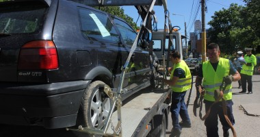 ATENȚIE! Polițiștii locali RIDICĂ MAȘINILE scoase la vânzare pe trotuare / GALERIE FOTO - 18