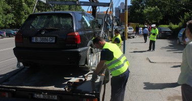 ATENȚIE! Polițiștii locali RIDICĂ MAȘINILE scoase la vânzare pe trotuare / GALERIE FOTO - 19