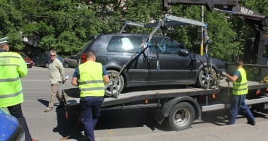ATENȚIE! Polițiștii locali RIDICĂ MAȘINILE scoase la vânzare pe trotuare / GALERIE FOTO - 21