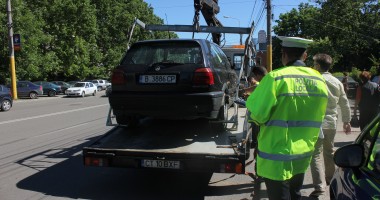 ATENȚIE! Polițiștii locali RIDICĂ MAȘINILE scoase la vânzare pe trotuare / GALERIE FOTO - 22