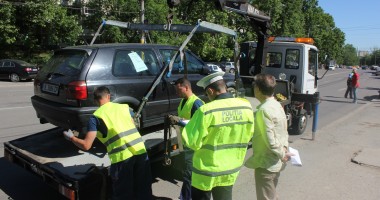 ATENȚIE! Polițiștii locali RIDICĂ MAȘINILE scoase la vânzare pe trotuare / GALERIE FOTO - 26