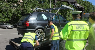 ATENȚIE! Polițiștii locali RIDICĂ MAȘINILE scoase la vânzare pe trotuare / GALERIE FOTO - 25