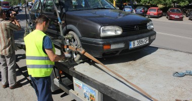 ATENȚIE! Polițiștii locali RIDICĂ MAȘINILE scoase la vânzare pe trotuare / GALERIE FOTO - 6
