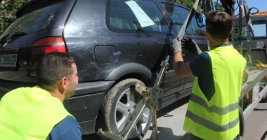 ATENȚIE! Polițiștii locali RIDICĂ MAȘINILE scoase la vânzare pe trotuare / GALERIE FOTO - 9