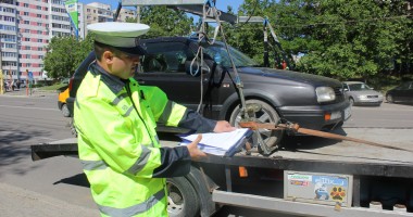 ATENȚIE! Polițiștii locali RIDICĂ MAȘINILE scoase la vânzare pe trotuare / GALERIE FOTO - 10