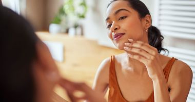 Stire din Sănătate : Ridurile de pe gât sunt o problemă? Cum le puteți preveni