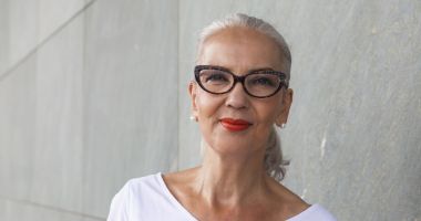 Stire din Sănătate : Ridurile de pe gât nu dispar. Pot fi doar atenuate