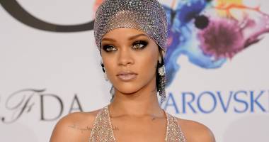 Stire din Monden : Rihanna, însărcinată cu un necunoscut