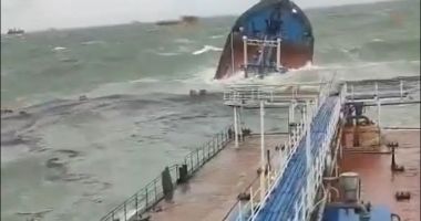 Stire din Eveniment : Risc de dezastru ecologic în Marea Neagră după scufundarea a două tancuri petroliere rusești