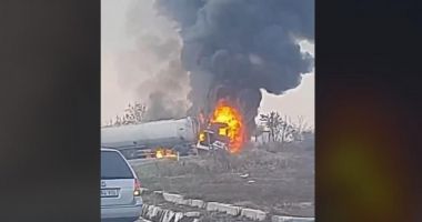 Stire din Eveniment : Accident cu trei tiruri pe DN 72. O cisternă a luat foc!