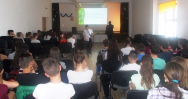 Riscurile consumului de droguri, în atenția elevilor din Valu Traian - 2