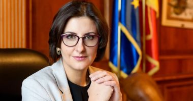 Stire din Politică-Administrație : Deputatul Cristina Rizea a demisionat din USR. "Nu sunt de acord cu frauda internă"