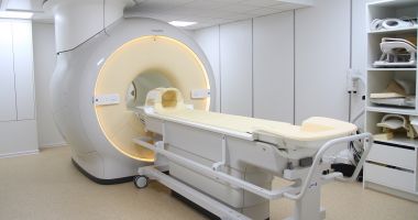 Un tânăr a murit după ce a rămas blocat într-un aparat RMN