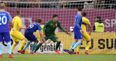 Stire din Sport : România - Olanda 0-3. Gică Popescu l-a "urecheat" pe Contra din cauza deciziilor de la națională