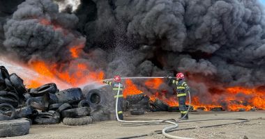 Stire din Eveniment : Incendiu de proporții la un depozit de anvelope din Tulcea. A fost emis RO-Alert