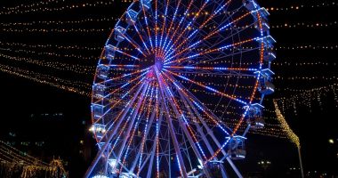 Stire din Eveniment : Mai mulţi oameni au rămas blocaţi în roata panoramică de la târgurile de Crăciun