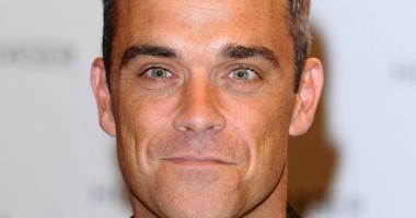 Stire din Monden : Robbie Williams a devenit tatăl unei fetițe