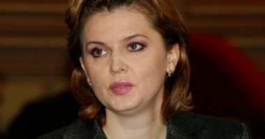 Stire din Politică-Administrație : "Antonescu nu poate conduce România, nici ceasul nu și-l pune să sune"
