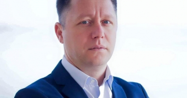 Stire din Politică-Administrație : Primarul Robert Șerban: "Am semnat contractul proiectului Belona. Vrem  să îmbunătățim imaginea orașului Eforie"